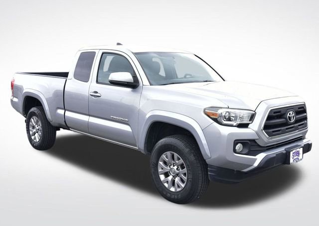 Used 2017 Toyota Tacoma SR5 w/ Tow Package AWD/4WD image 6