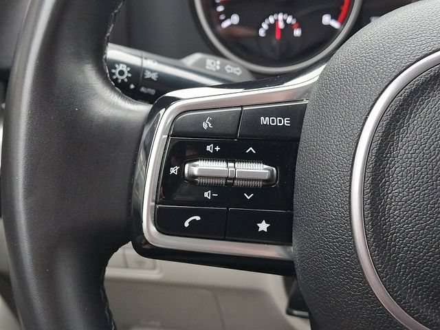 Certified 2023 Kia Carnival LX FWD image 19