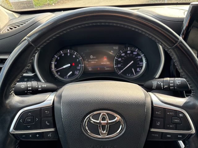 Used 2020 Toyota Highlander XLE AWD/4WD image 21