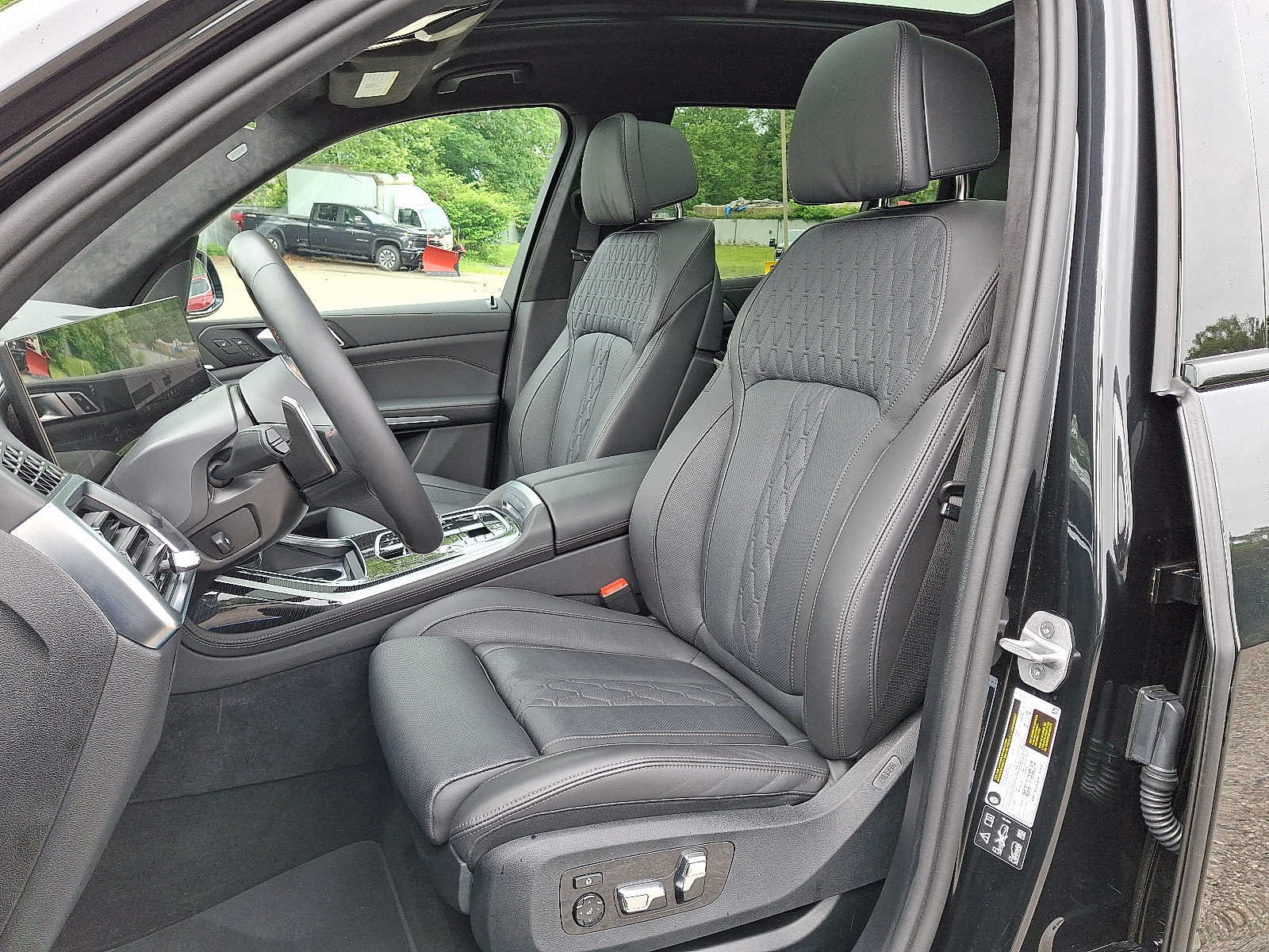 Used 2025 BMW X7 M60i w/ Executive Package AWD/4WD image 15
