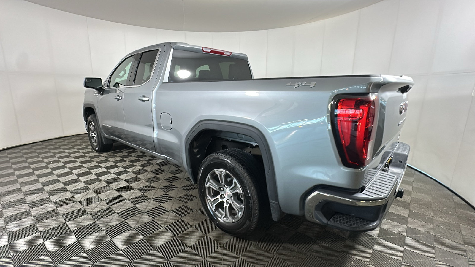 New 2026 GMC Sierra 1500 SLE AWD/4WD image 5