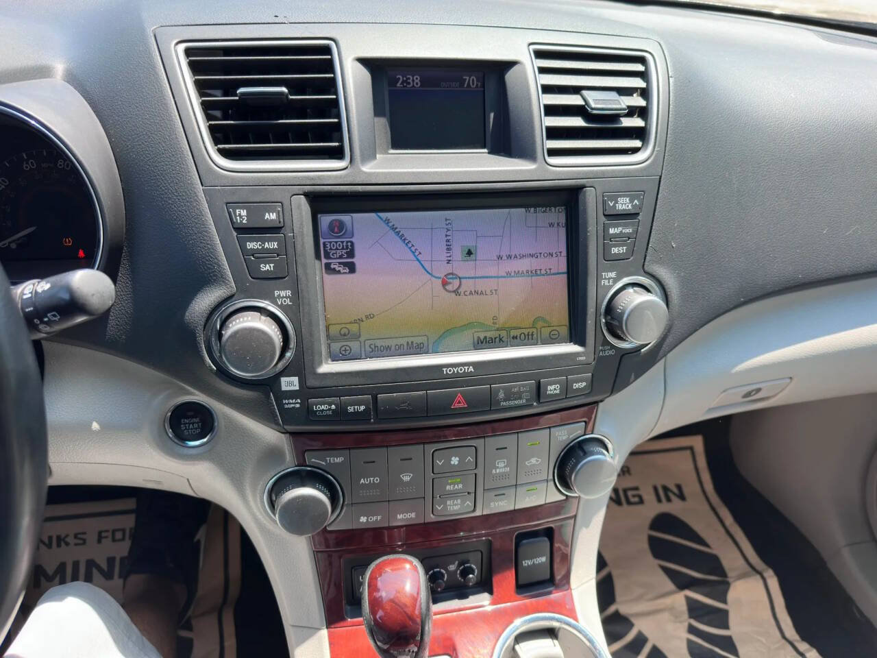 Used 2011 Toyota Highlander Limited w/ Tow Pkg AWD/4WD image 16