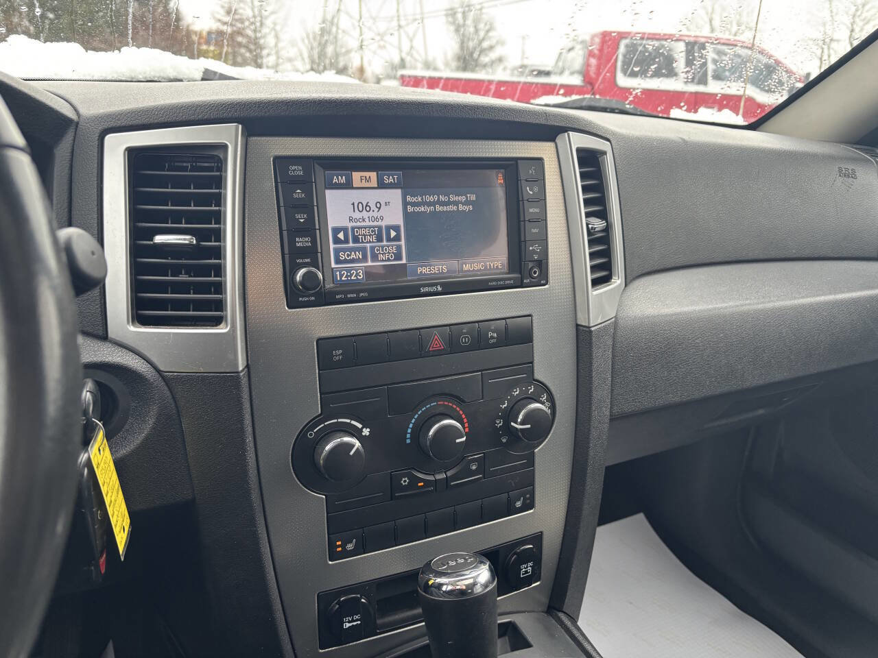 Used 2009 Jeep Grand Cherokee Laredo image 25