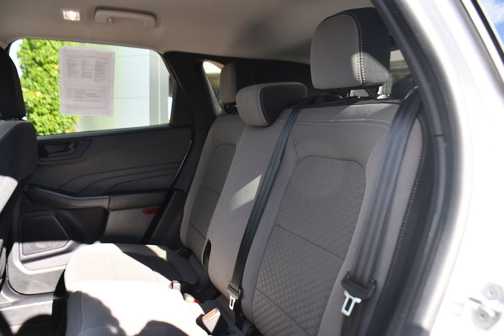 Used 2022 Ford Escape SE w/ Cold Weather Package image 18