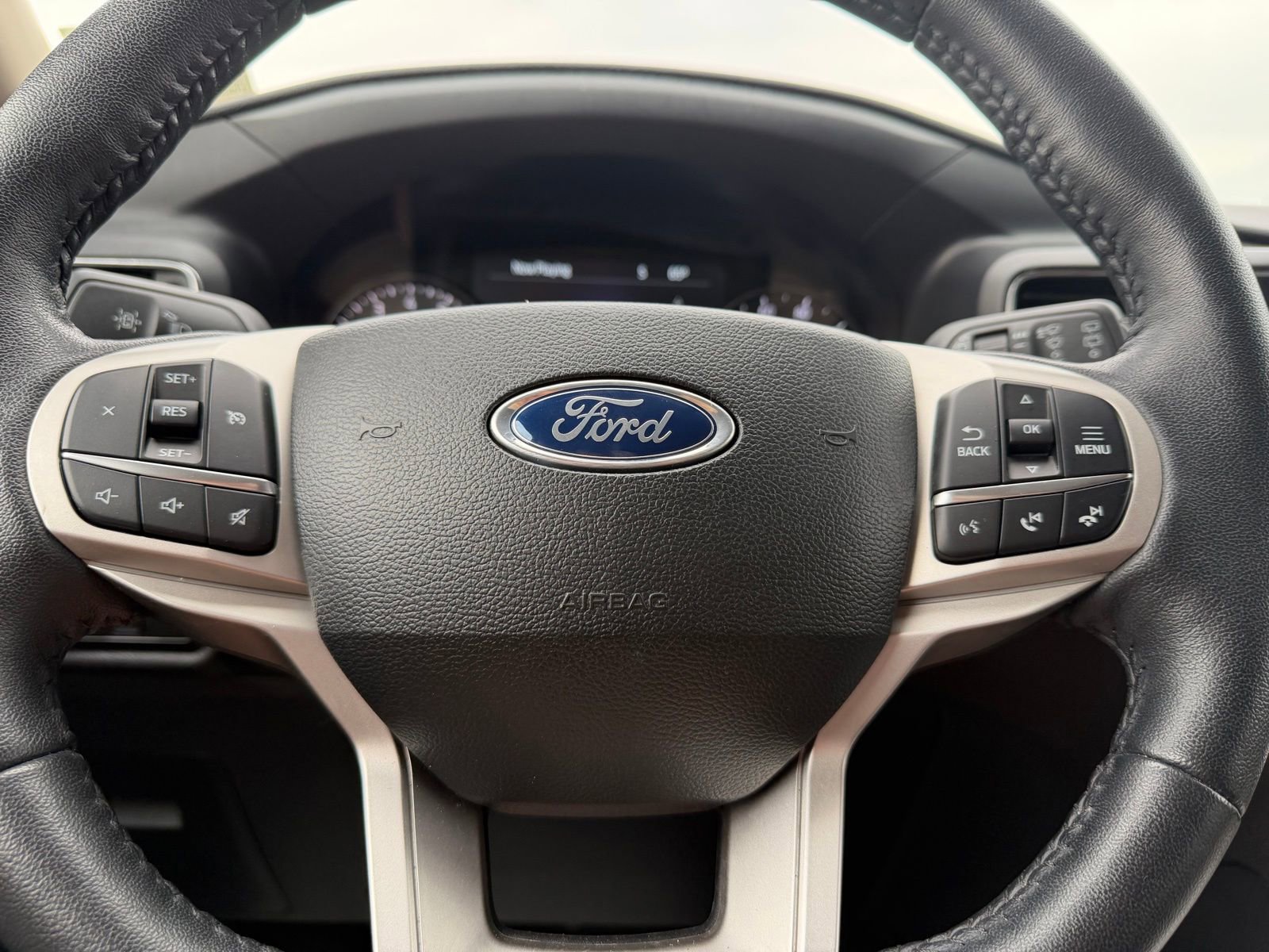 Used 2024 Ford Explorer XLT w/ Equipment Group 202A RWD image 21