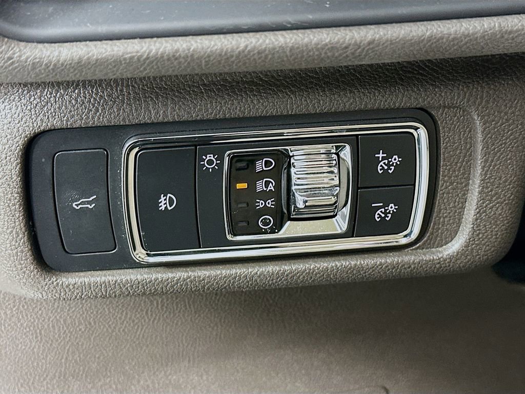 Used 2022 Lincoln Corsair Reserve w/ Equipment Group 201A image 14