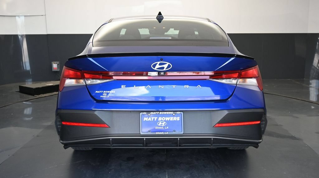 Certified 2025 Hyundai Elantra Sport FWD image 17