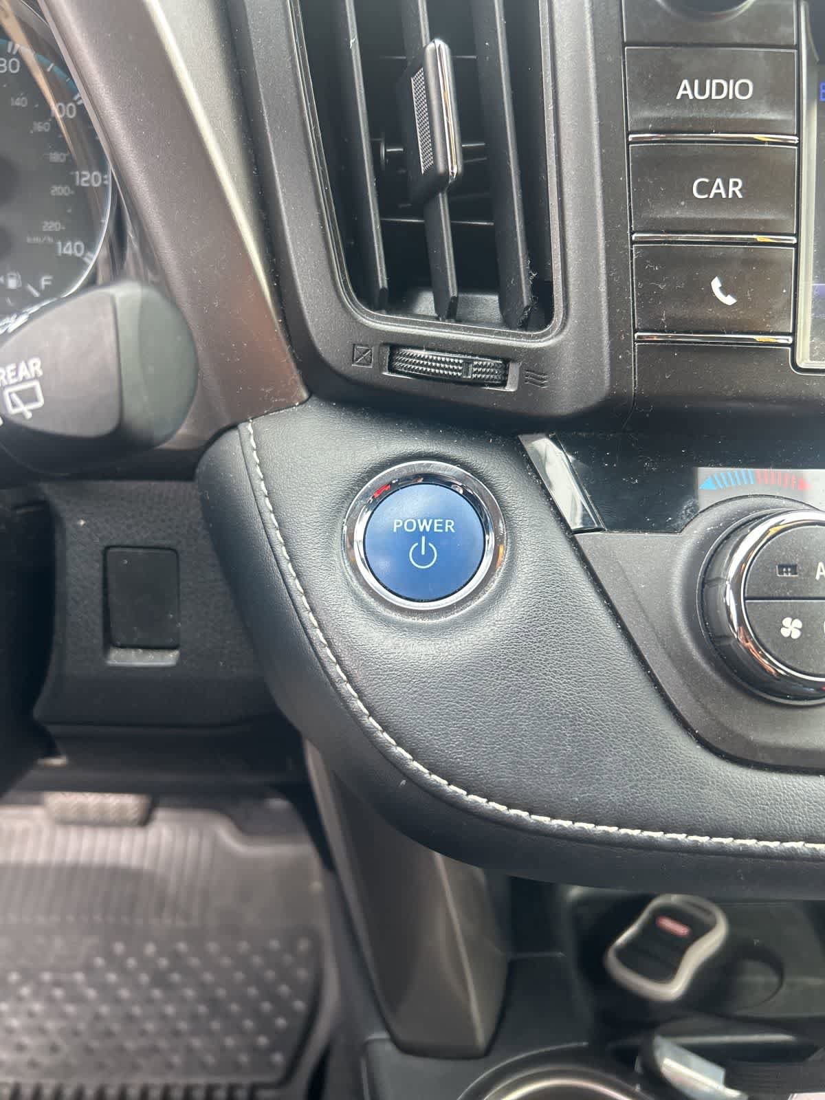 Used 2018 Toyota RAV4 LE AWD/4WD image 19