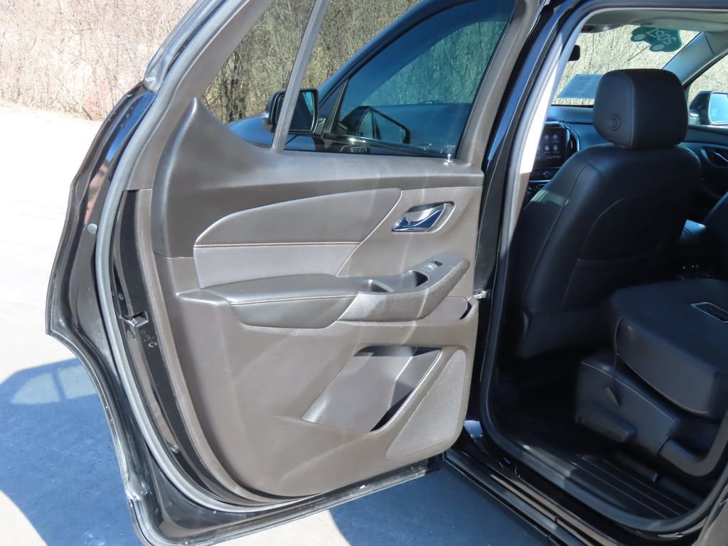 Used 2021 Chevrolet Traverse Premier w/ Redline Edition image 32