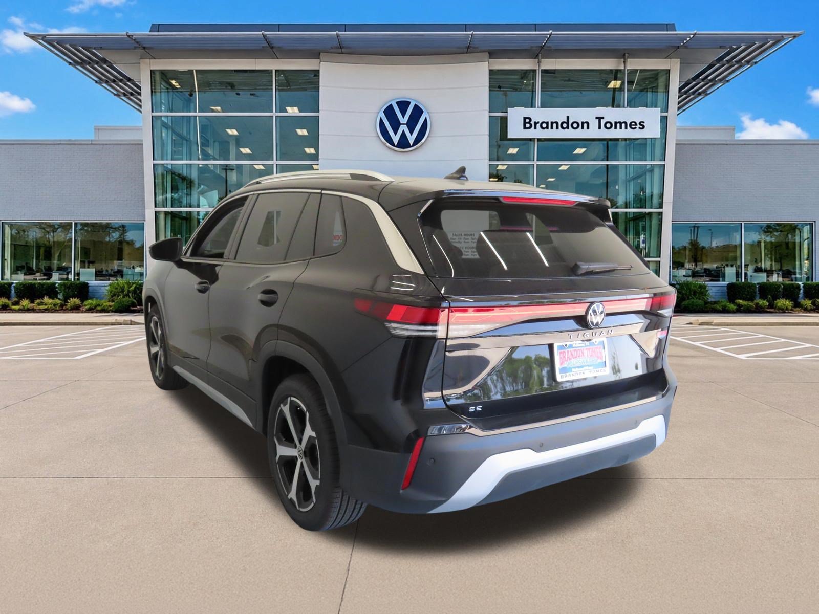 New 2026 Volkswagen Tiguan SE FWD image 6