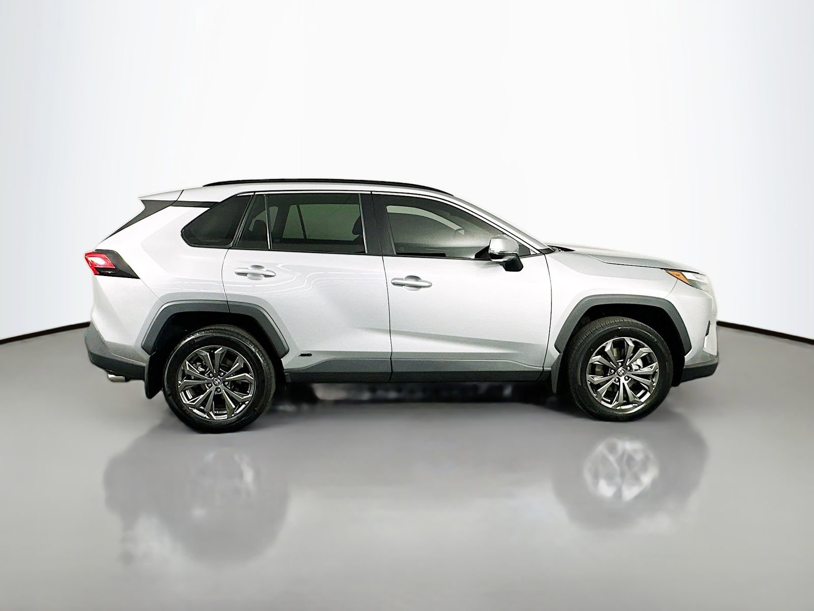 Certified 2022 Toyota RAV4 XLE Premium AWD/4WD image 8
