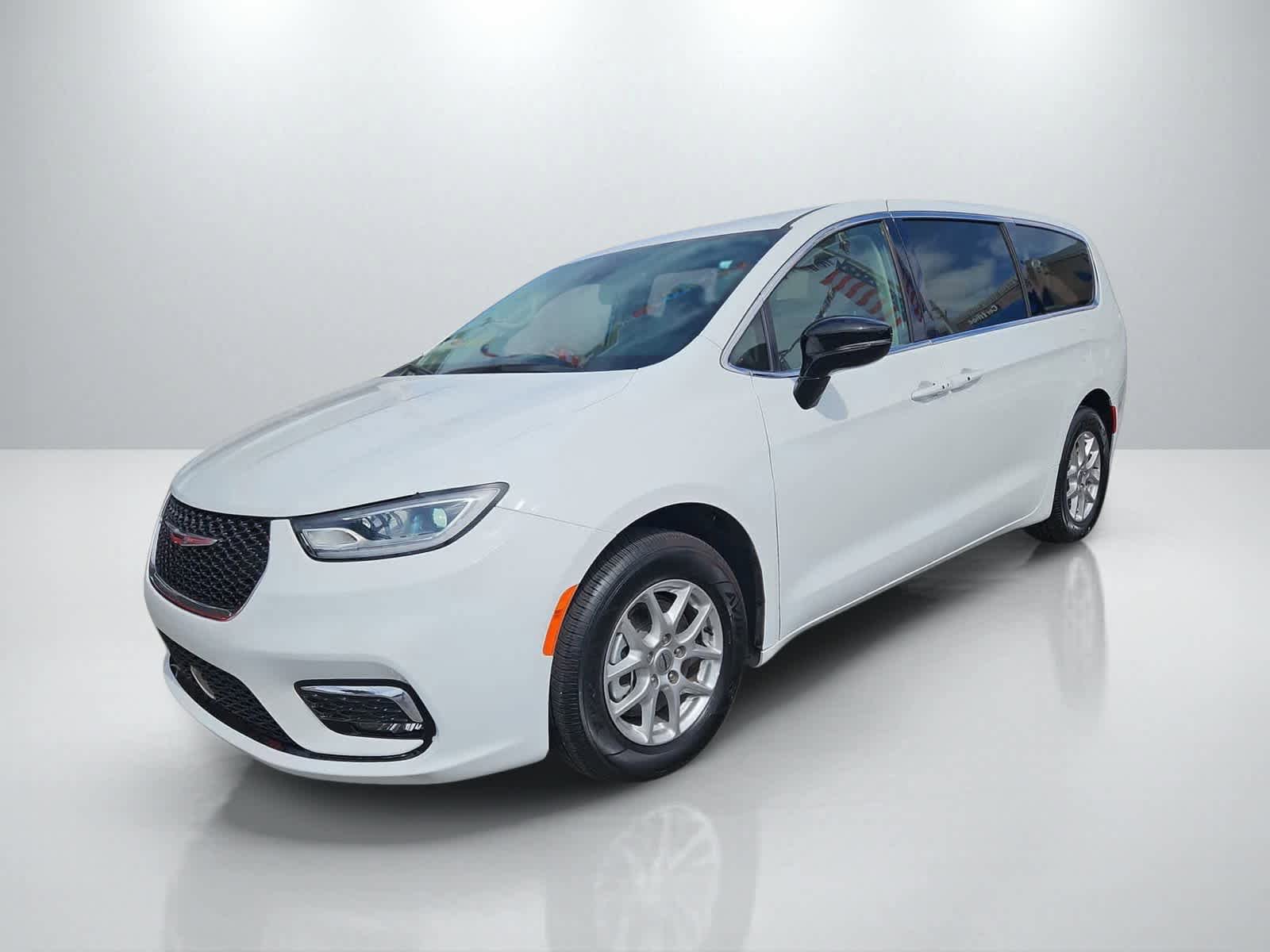 Used 2024 Chrysler Pacifica Touring-L FWD image 6