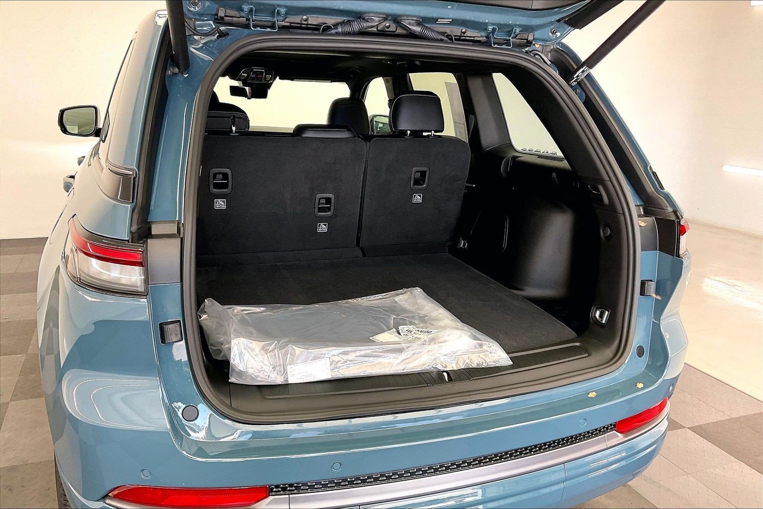 New 2027 Jeep Grand Cherokee Limited AWD/4WD image 11