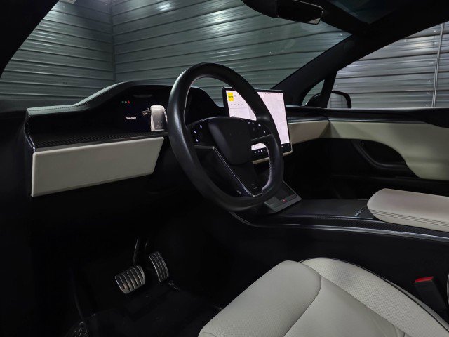 Used 2023 Tesla Model X Plaid image 10