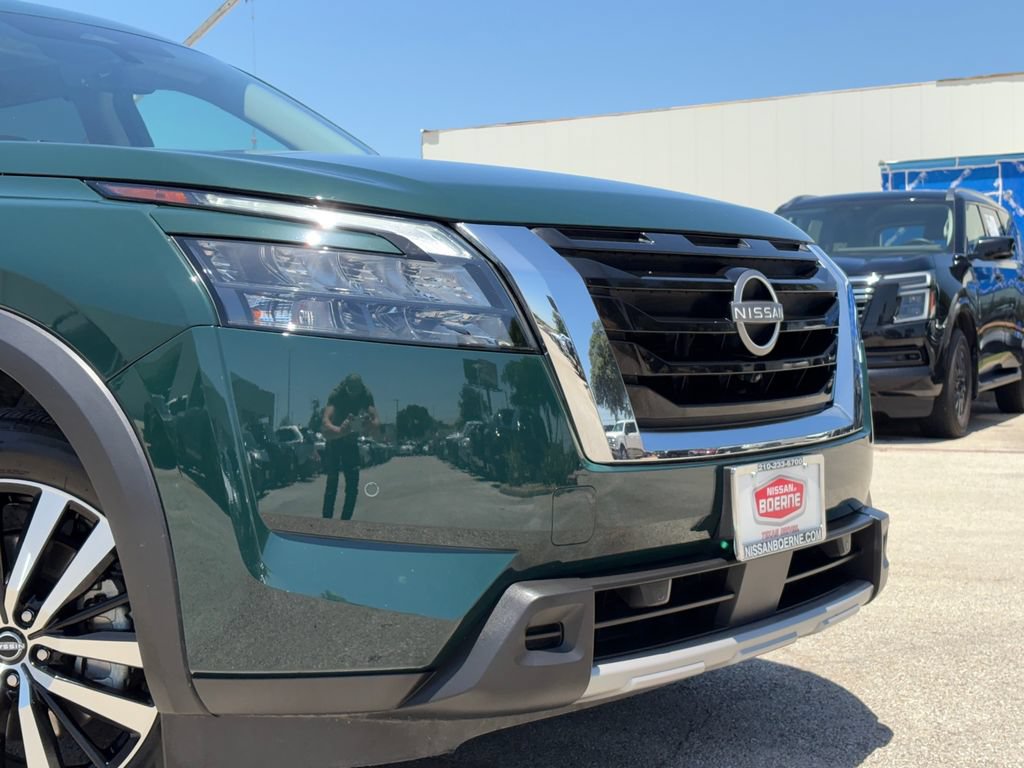 Used 2025 Nissan Pathfinder Platinum w/ Cargo Package FWD image 3