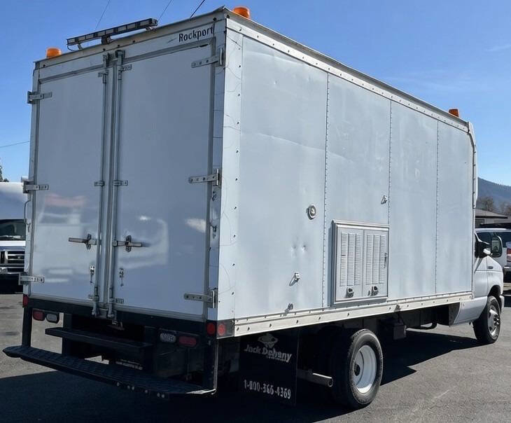Used 2015 Ford E-450 and Econoline 450 Super Duty w/ Power Windows & Locks Group RWD image 4