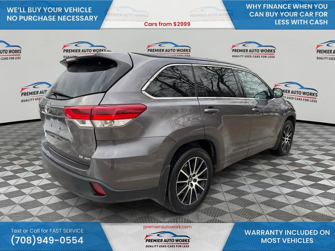 Used 2017 Toyota Highlander SE image 4