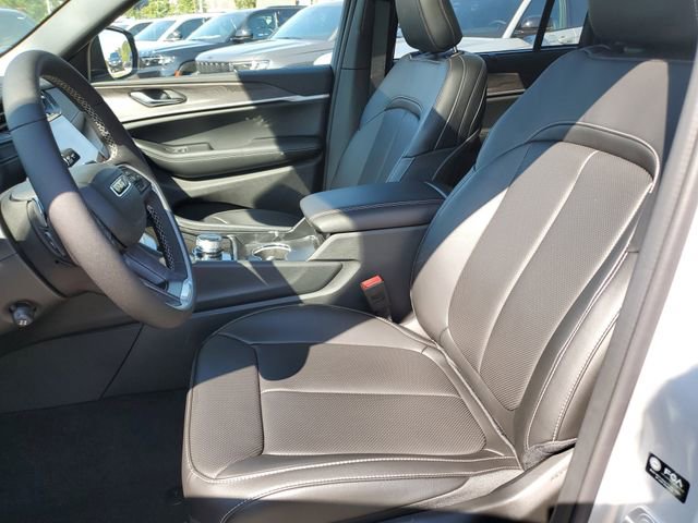 New 2025 Jeep Grand Cherokee Limited w/ Luxury Tech Group II image 15