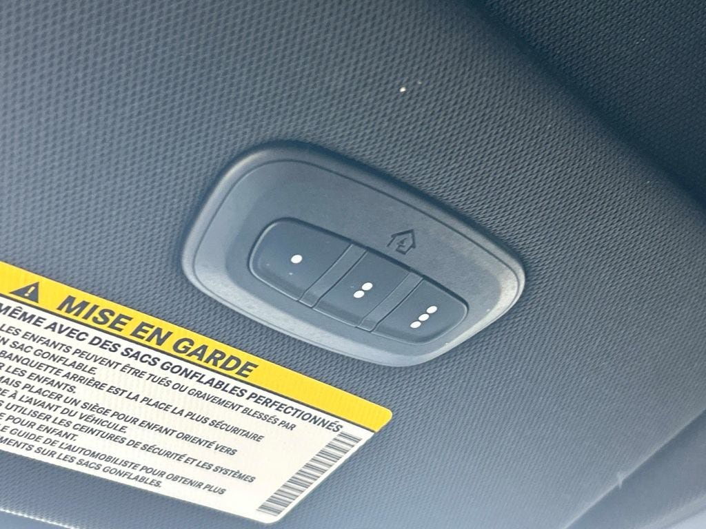 Used 2026 Chrysler Pacifica Select FWD image 36