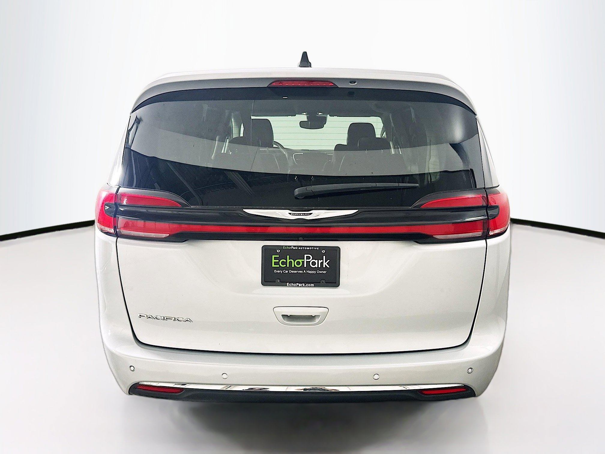 Used 2023 Chrysler Pacifica Touring-L image 7
