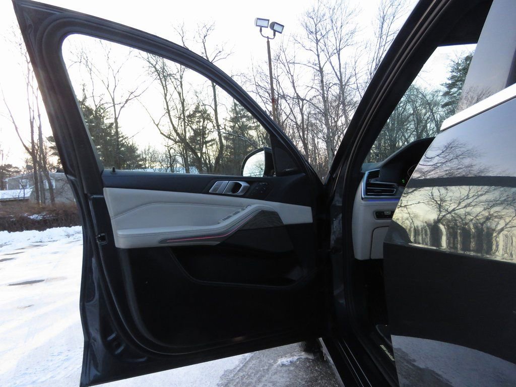 Used 2019 BMW X7 xDrive50i w/ Executive Package image 9