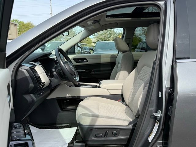 Used 2022 Nissan Pathfinder SV w/ SV Premium Package AWD/4WD image 27