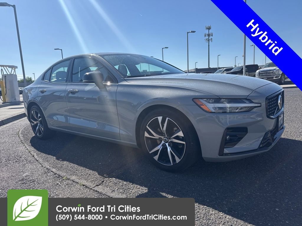 Used 2024 Volvo S60 B5 Core FWD image 1