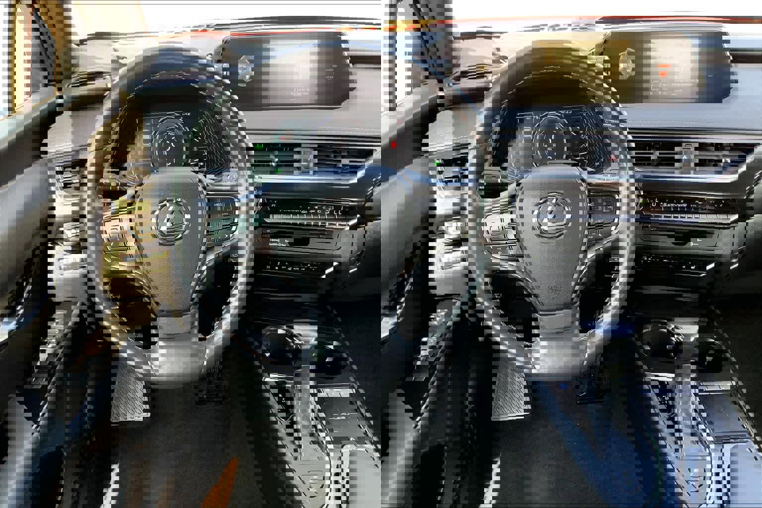 Used 2019 Lexus UX 250h w/ Premium Package image 6