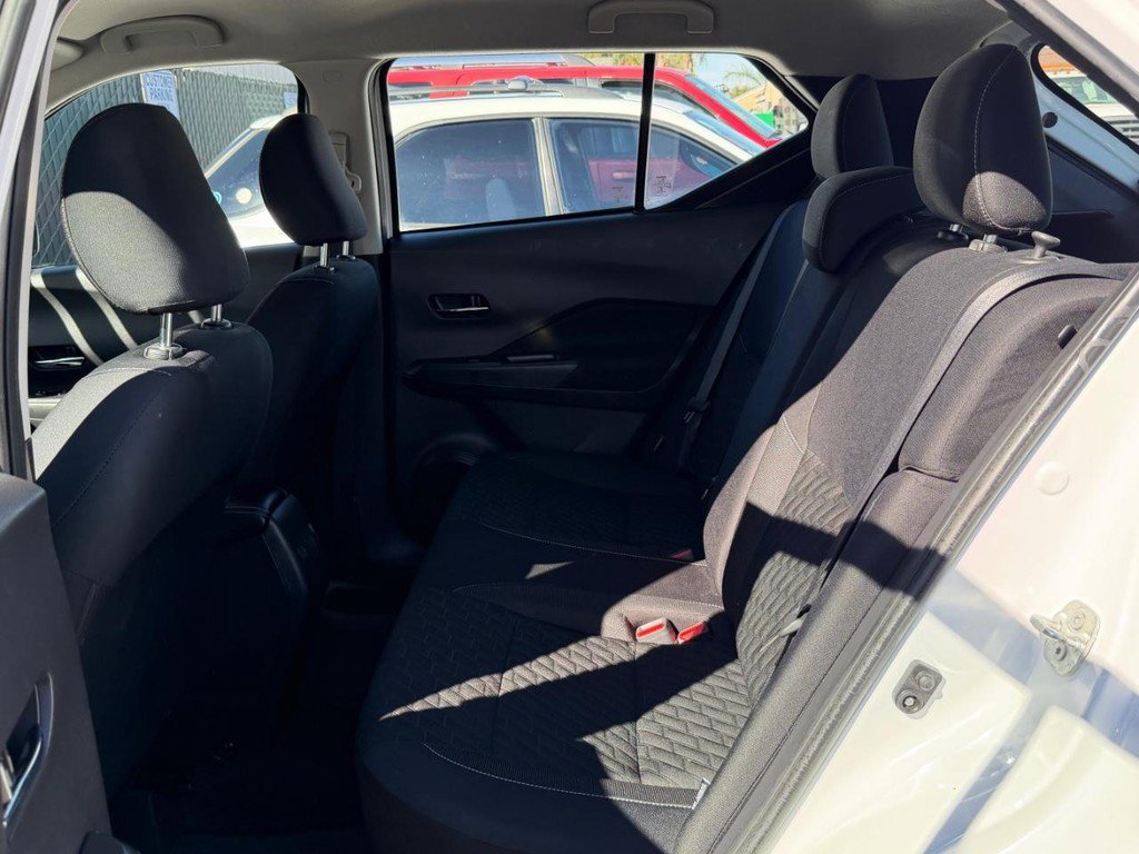 Used 2022 Nissan Kicks SV image 40