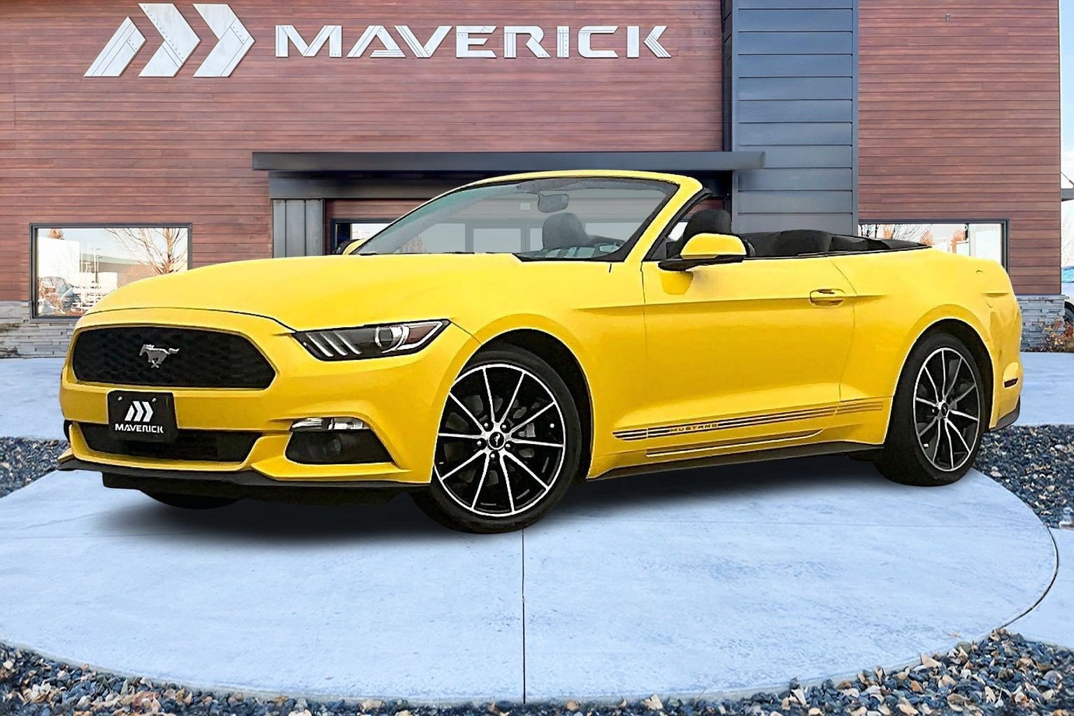 Used 2017 Ford Mustang Premium w/ Equipment Group 201A image 3