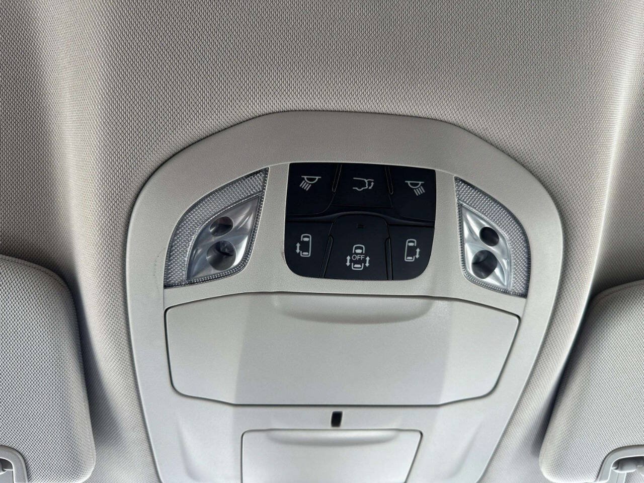 Used 2022 Chrysler Voyager LX FWD image 38