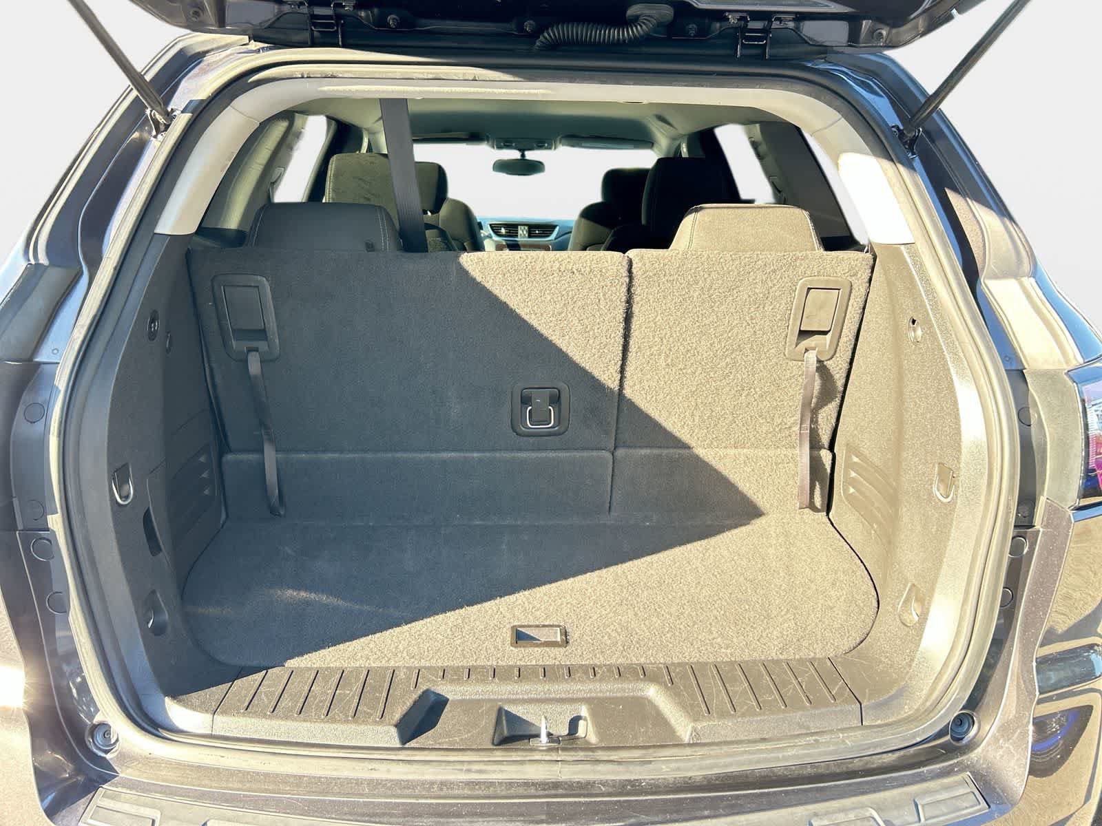 Used 2016 Chevrolet Traverse LT w/ Style and Technology Package FWD image 9