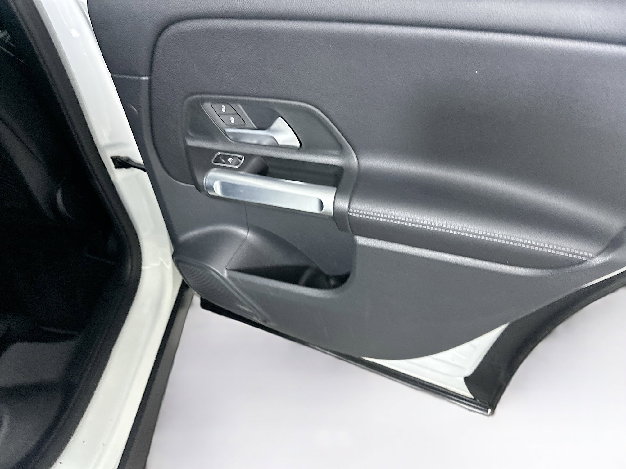 Used 2025 Mercedes-Benz GLB 250 image 28