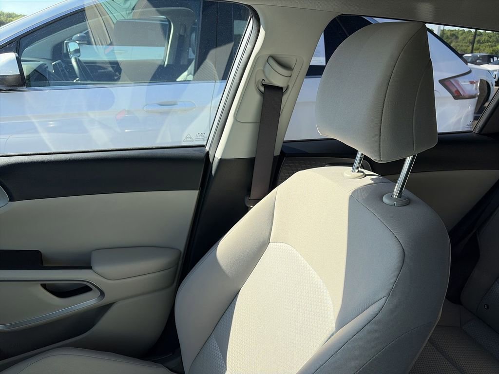 Certified 2025 Kia Soul LX w/ LX Technology Package FWD image 22