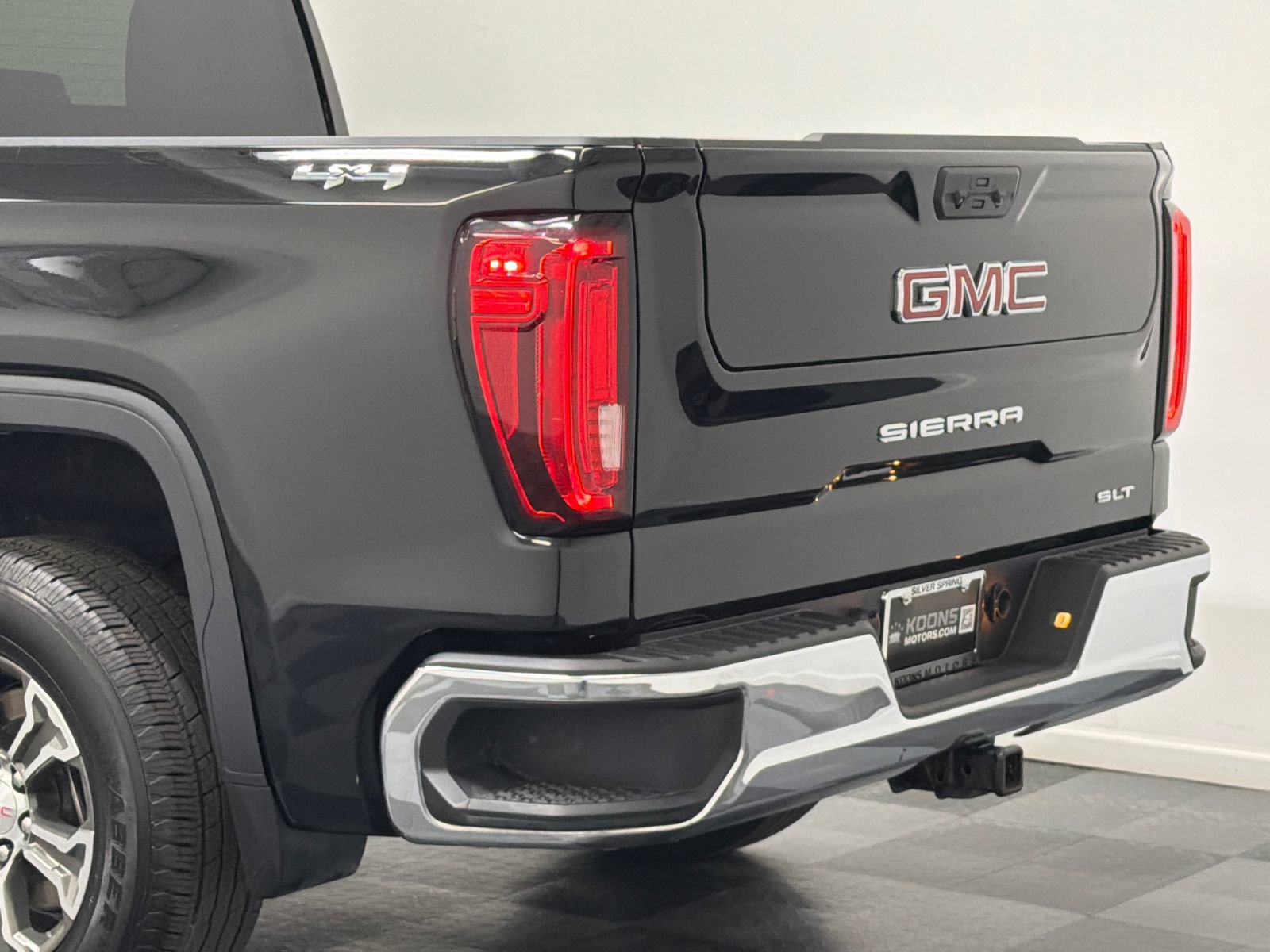 Used 2025 GMC Sierra 1500 SLT image 7