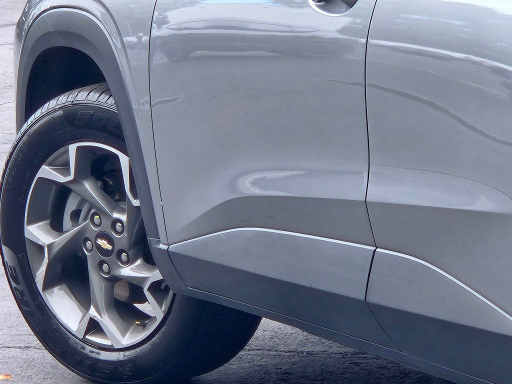 Certified 2025 Chevrolet Trax LT FWD image 14
