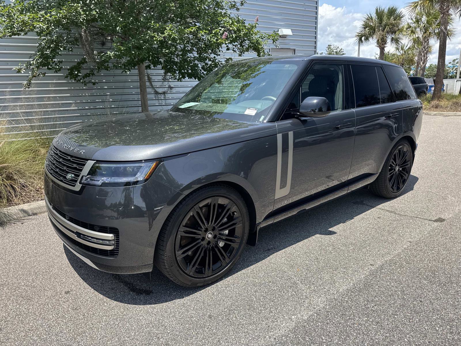 Certified 2025 Land Rover Range Rover SE AWD/4WD image 1