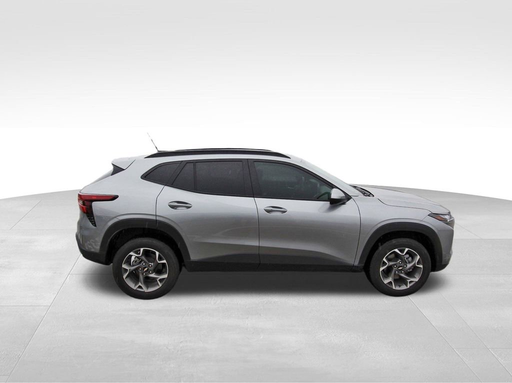 Used 2025 Chevrolet Trax LT w/ Driver Confidence Package FWD image 5