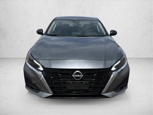 Used 2024 Nissan Altima 2.5 SV image 2