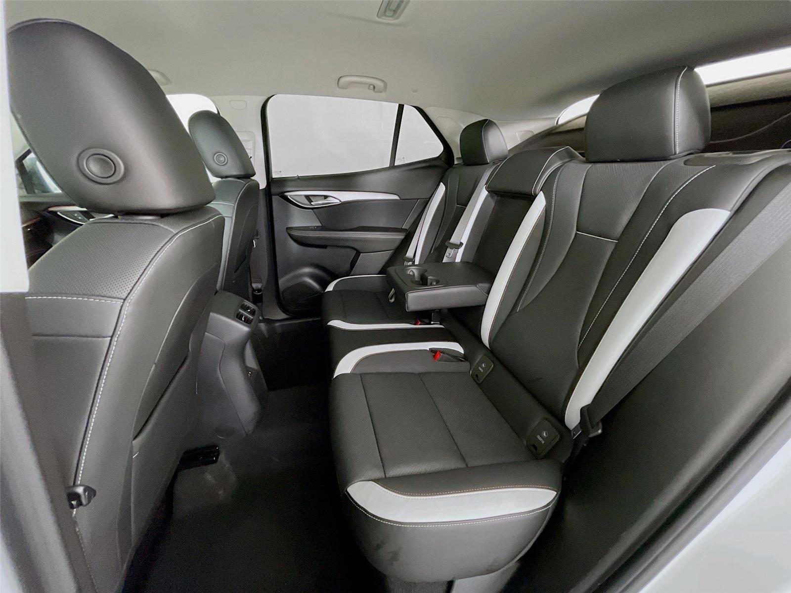 Used 2024 Buick Envision Sport Touring image 27