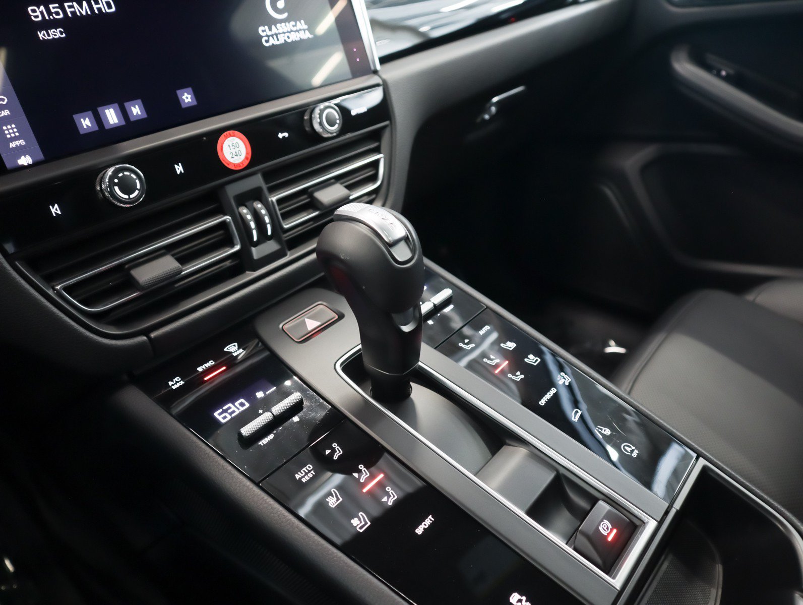 Certified 2026 Porsche Macan AWD/4WD image 15