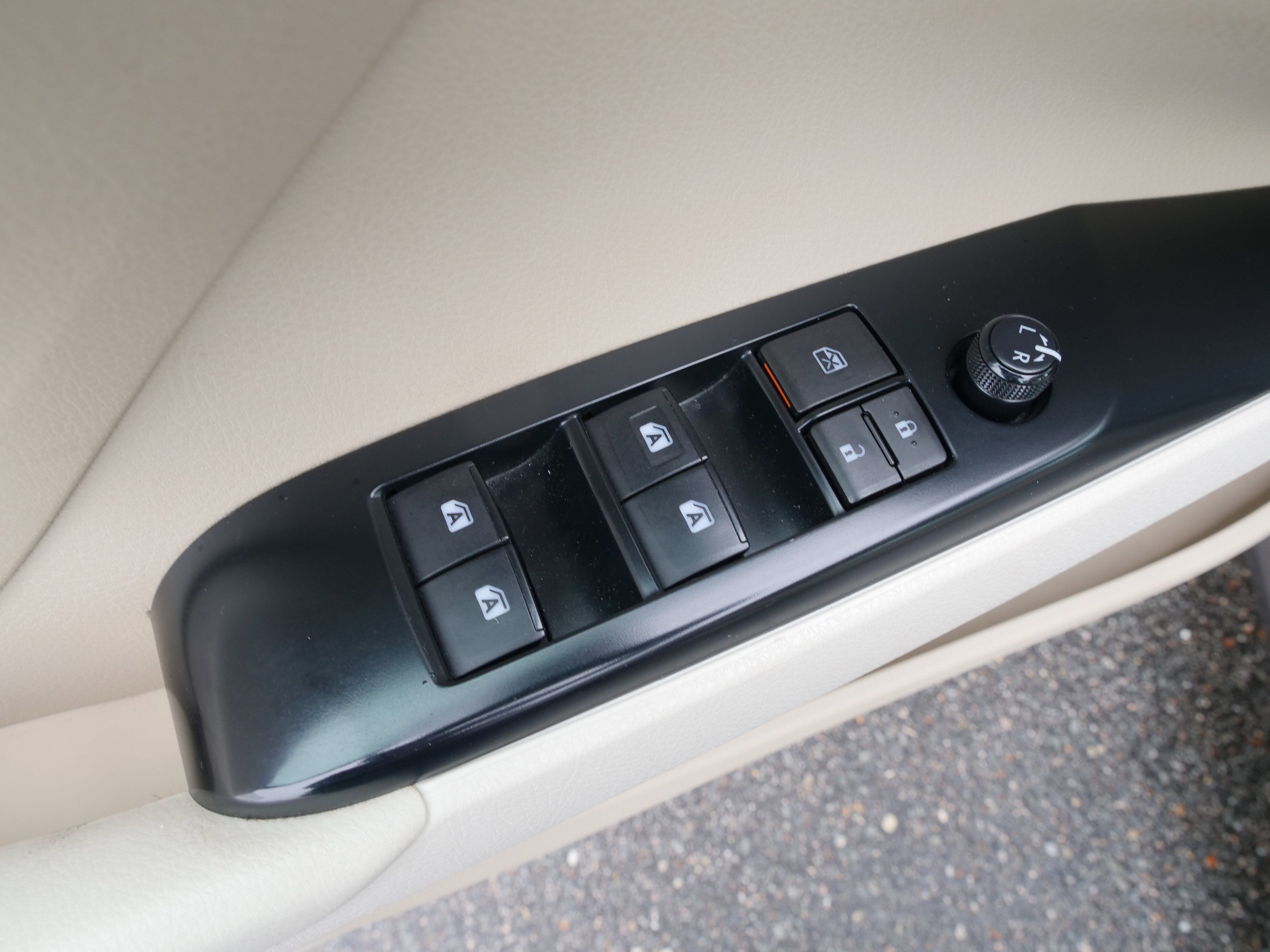 Used 2018 Toyota Camry LE image 18