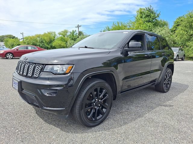Used 2019 Jeep Grand Cherokee Laredo AWD/4WD image 3