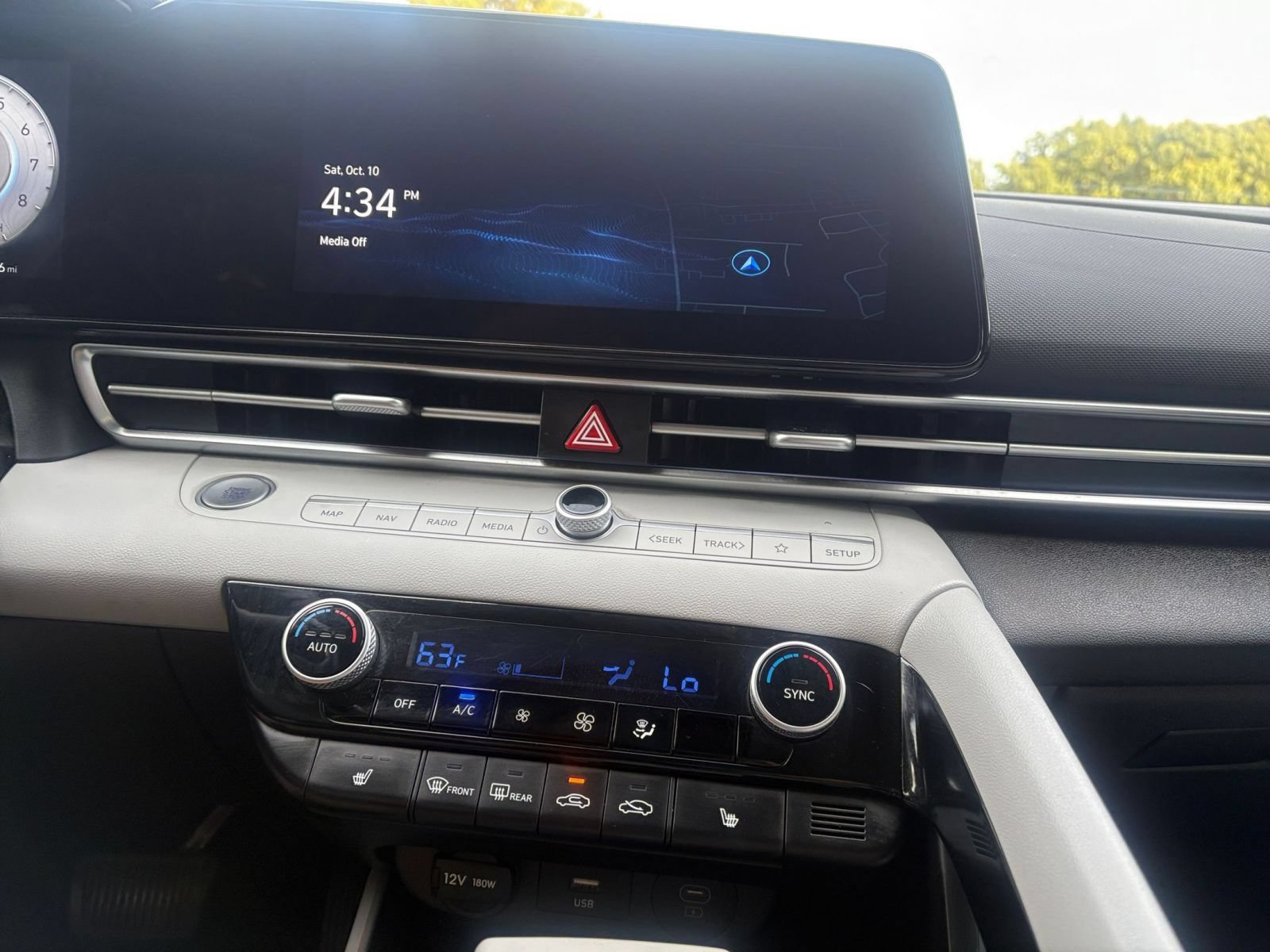 Used 2025 Hyundai Elantra Limited FWD image 16