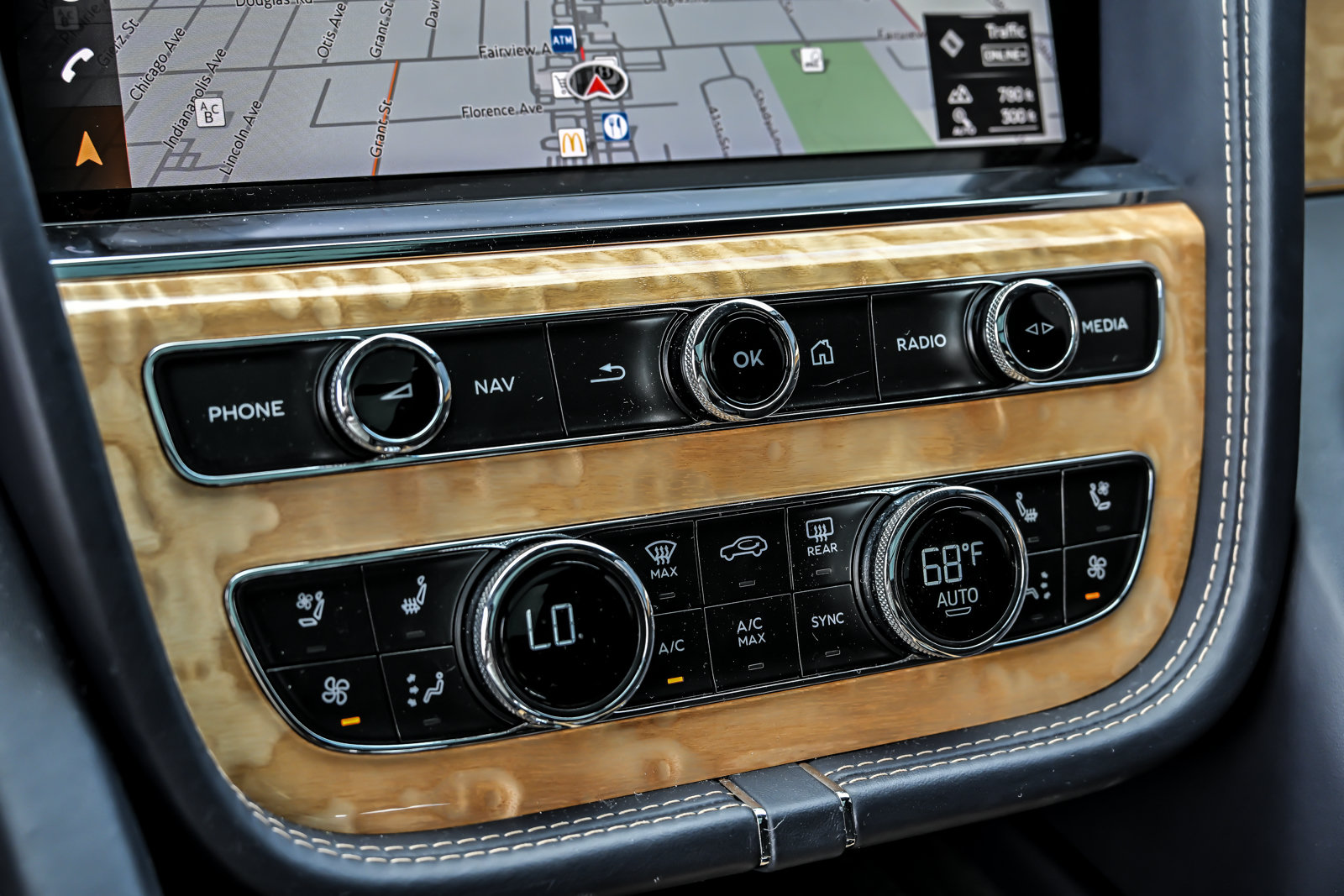 Certified 2023 Bentley Bentayga Extended Wheelbase AWD/4WD image 39