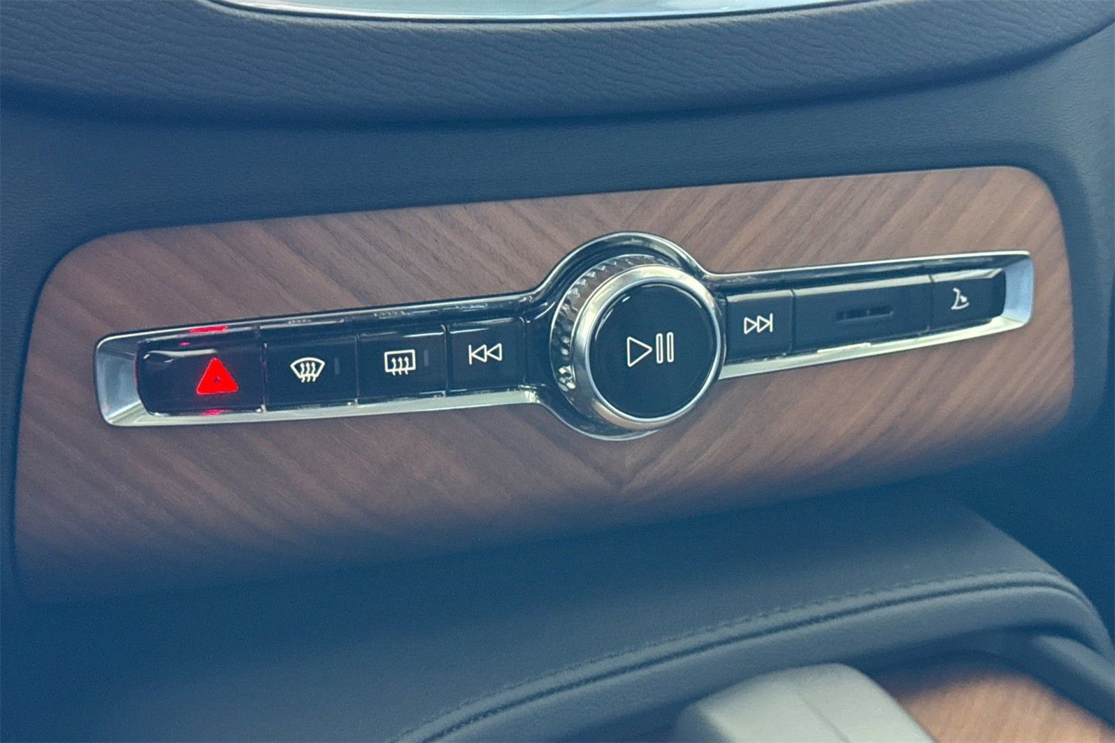 New 2025 Volvo XC90 B6 Plus w/ Protection Package Premier image 21