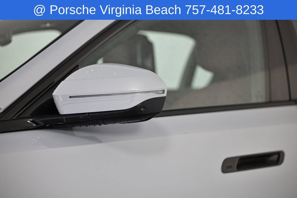 Used 2023 BMW 740i w/ Parking Assistance Package image 14