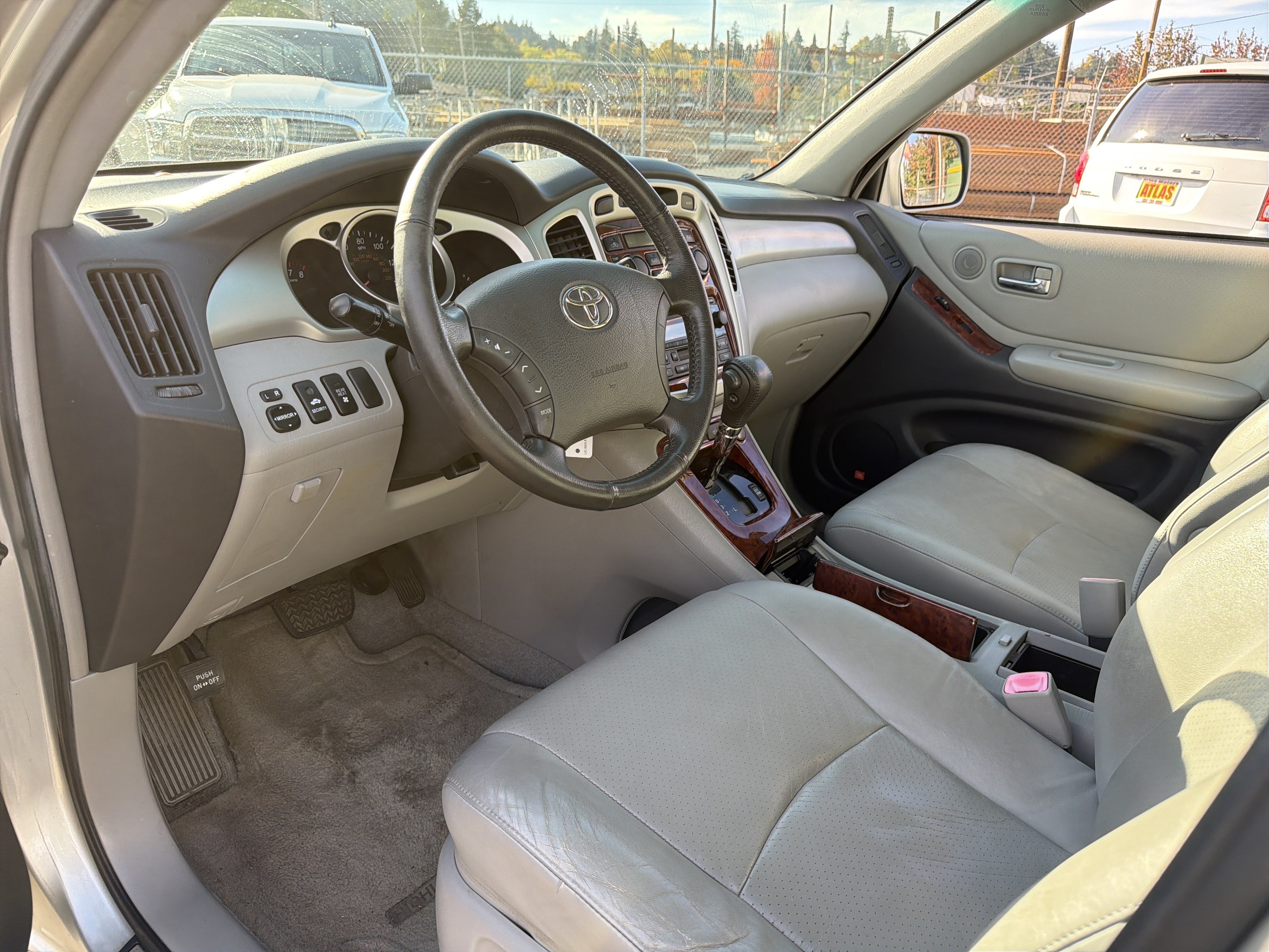 Used 2005 Toyota Highlander 4WD V6 w/ 3rd Row image 7