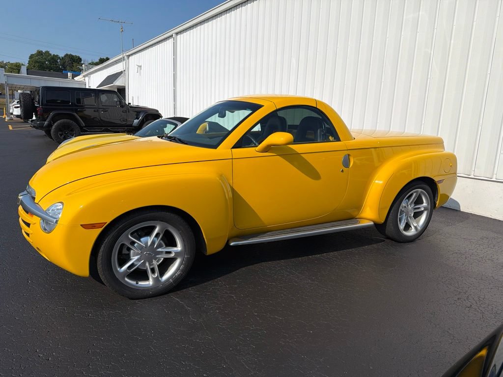 Used 2003 Chevrolet SSR w/ Preferred Equipment Group RWD image 5