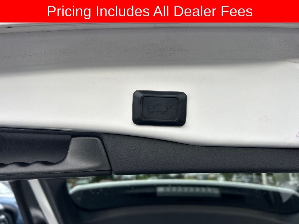 Used 2020 Toyota RAV4 XLE Premium FWD image 16